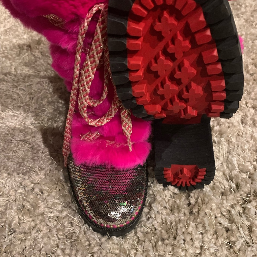 Authentic CHRISTIAN LOUBOUTIN
Paillettes Rabbit Fur Fanny 70 - Picture 3 of 5